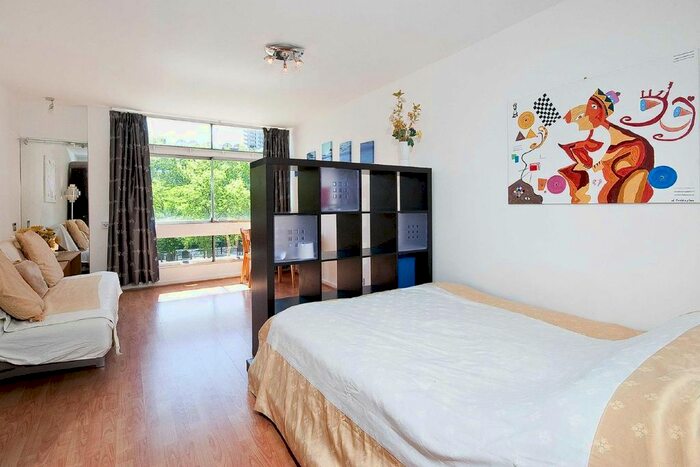 Studio To Rent In Golden Lane Estate, London, EC1Y