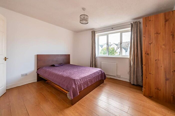 2 Bedroom Flat To Rent In Langbourne Place, Canary Wharf, London, E14