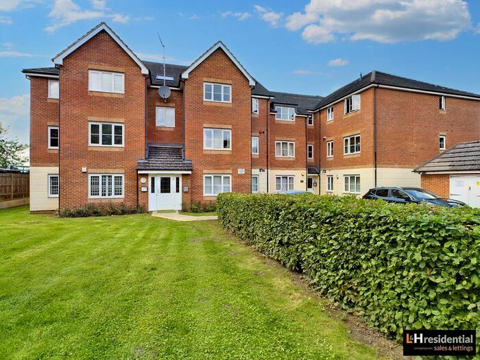 2 Bedroom Flat To Rent In Eaton Way, Fitzwilliam Court, WD6