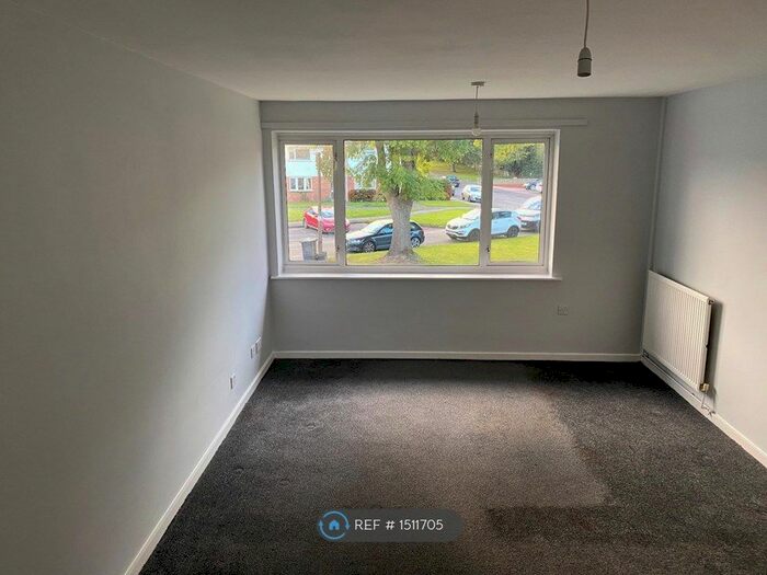 2 Bedroom Flat To Rent In Nethercote Gardens, Solihull, B90