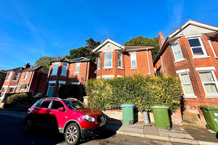 3 Bedroom Detached House For Sale In Osborne Road South, Southampton, SO17