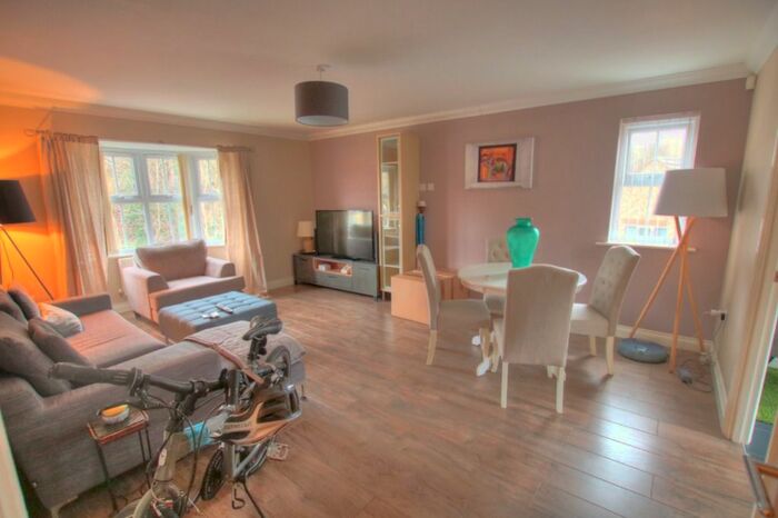 2 Bedroom Flat To Rent In Spencer Court, Newburn, Newcastle Upon Tyne NE15