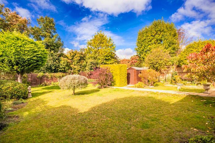 2 Bedroom Bungalow For Sale In Wallingford Road, Goring On Thames, RG8