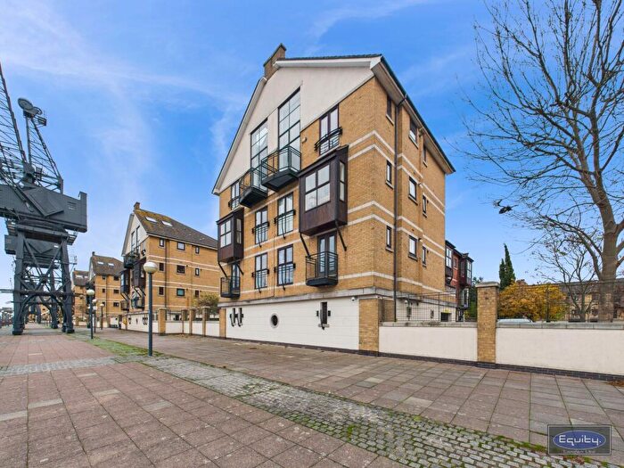 2 Bedroom Apartment To Rent In Capulet Mews, Arragon House, E16