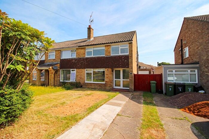 3 Bedroom Semi-Detached House For Sale In Lewry Close, Hedge End, SO30