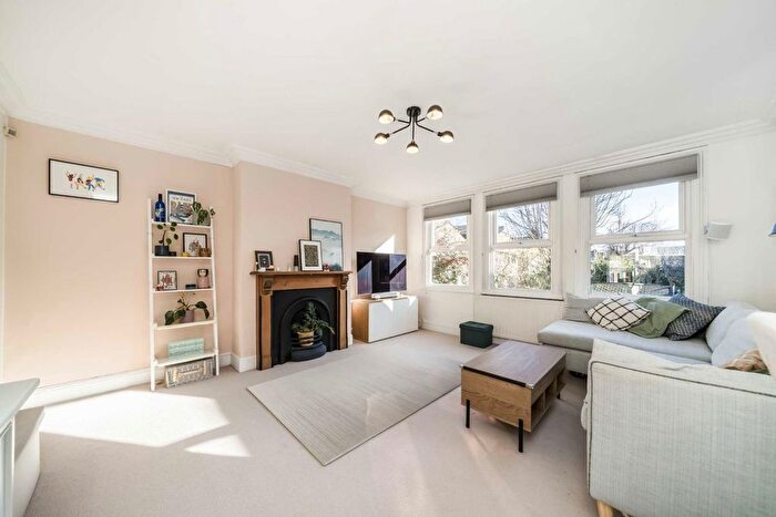 2 Bedroom Flat For Sale In Station Parade, Balham High Road, SW12