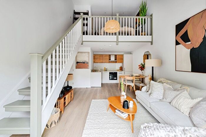 1 Bedroom Flat For Sale In Outwood Lane, Chipstead, Coulsdon, Surrey, CR5