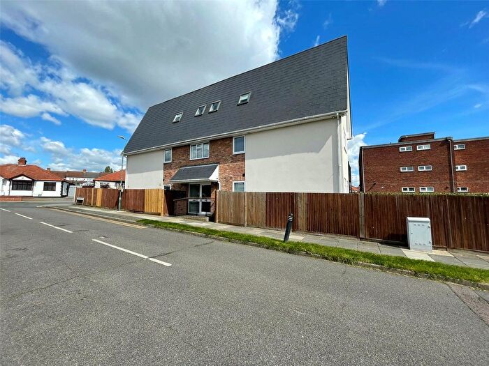 2 Bedroom Flat To Rent In Queenswood Road, Sidcup, Kent, DA15