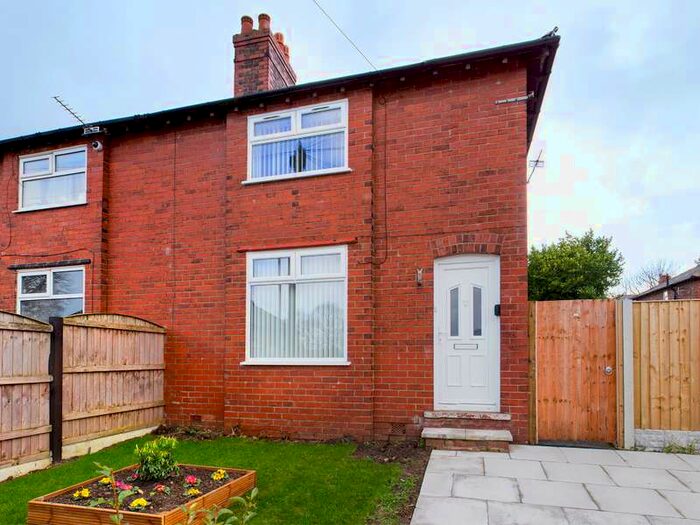 2 Bedroom Detached House To Rent In The Crescent Lymm, WA13