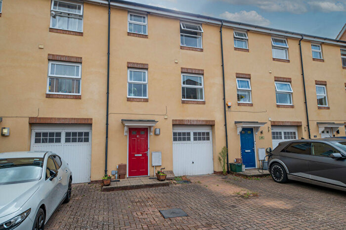 4 Bedroom Town House For Sale In Old College Walk, Cosham, PO6