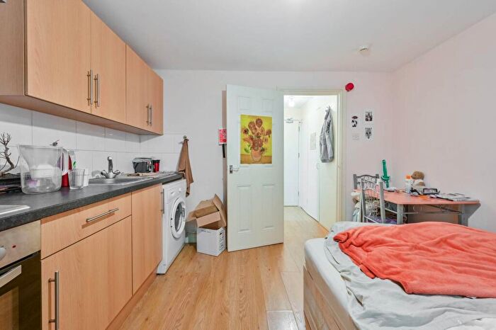 Studio To Rent In Melyn Close, Tufnell Park, London, N7