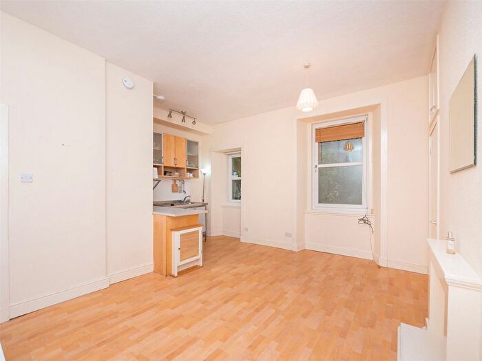 1 Bedroom Flat To Rent In St Leonards Street, Edinburgh, EH8