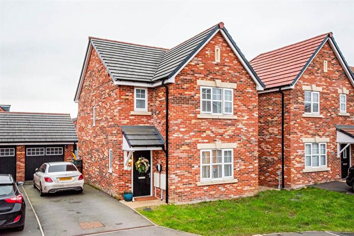 3 Bedroom Detached House For Sale In Foden Close, Farington, Leyland, PR25