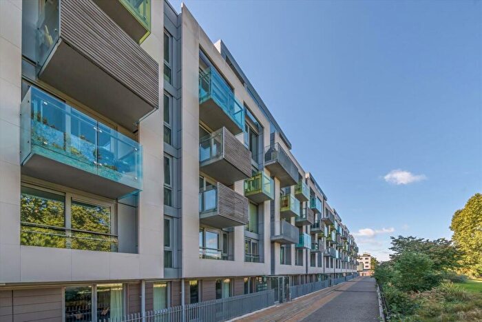 2 Bedroom Flat For Sale In Blackthorn Avenue, Islington, N7