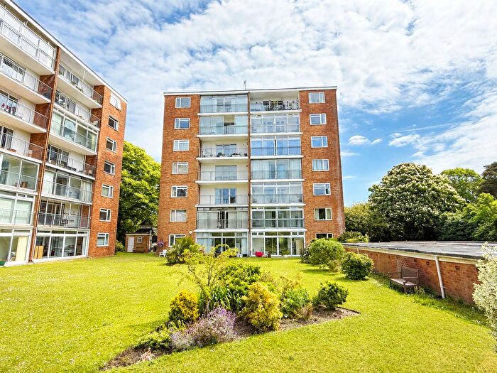 3 Bedroom Flat For Sale In Poole Road, Bournemouth, BH4