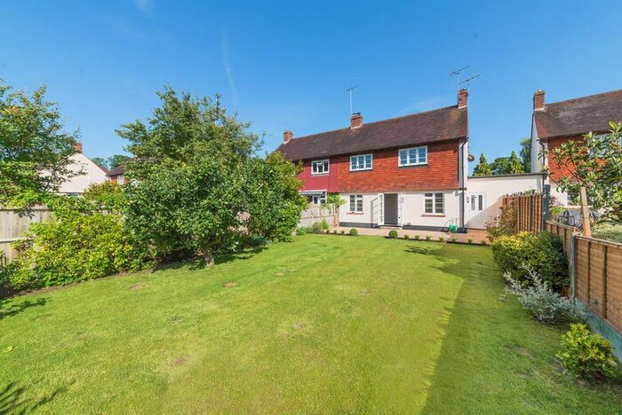 3 Bedroom Detached House To Rent In Blundell Lane, Oxshott, KT11