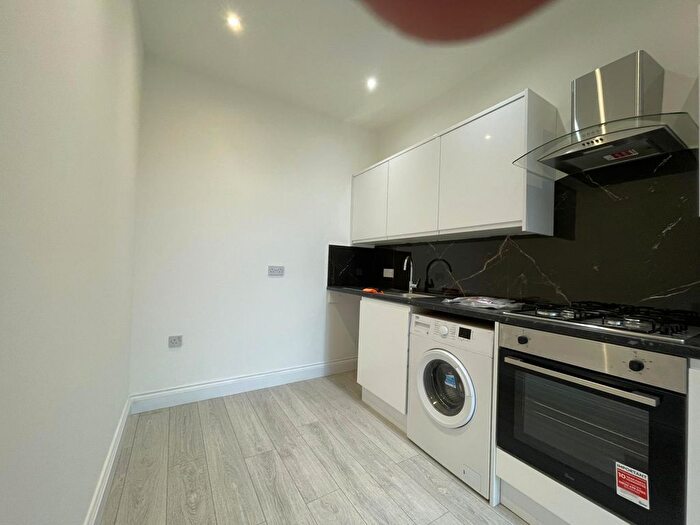 2 Bedroom Terraced House To Rent In College Gardens, Edmonton, N18