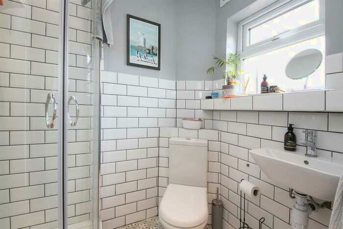 Flat To Rent In Bruce Road, Tooting, Mitcham, CR4