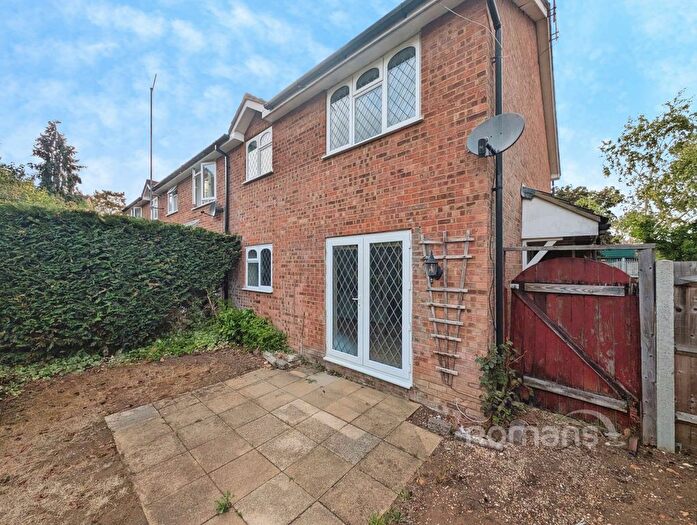 1 Bedroom End Of Terrace House For Sale In Southern Way, Farnham, Surrey, GU9