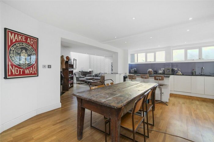 2 Bedroom Mews House To Rent In Trinity Mews, London, W10