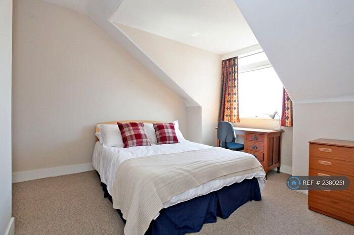 5 Bedroom Flat To Rent In Lilybank Place, Aberdeen, AB24