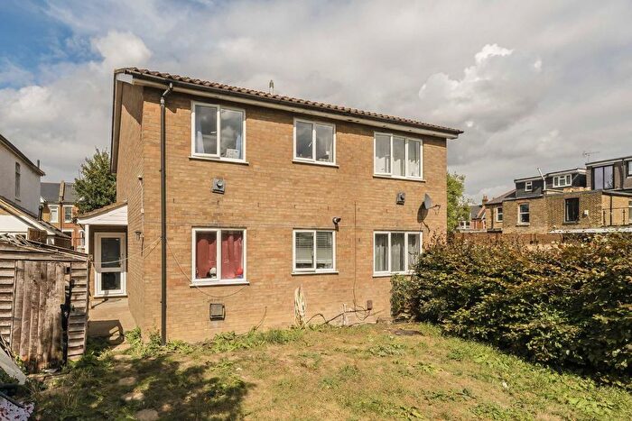 1 Bedroom Flat To Rent In April Close, Hanwell, W7