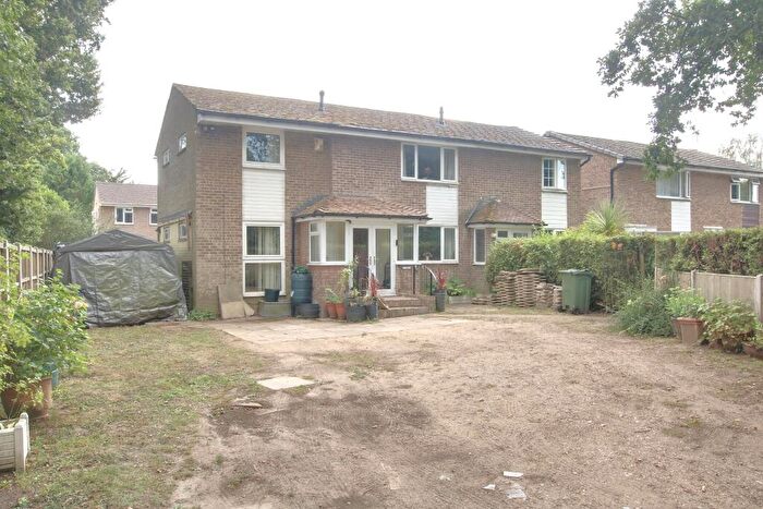 4 Bedroom Semi-Detached House For Sale In North Baddesley, Southampton, SO52