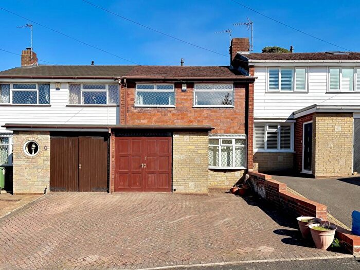3 Bedroom Terraced House For Sale In Oakleigh Drive, Sedgley, DY3