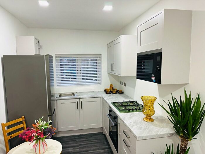 1 Bedroom Flat To Rent In Bysouth Close, Ilford, IG5