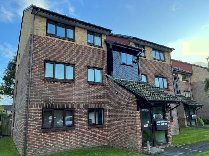 2 Bedroom Flat To Rent In Woodrush Crescent, Locks Heath, SO31