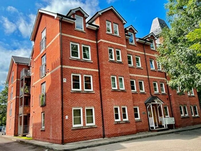 2 Bedroom Flat To Rent In Alexandra Park House, Manchester, M16