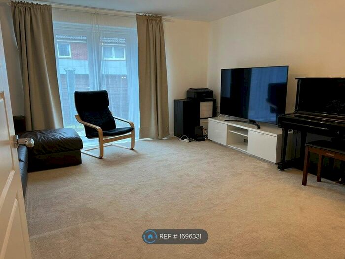 3 Bedroom Terraced House To Rent In Oatley Way, Bristol, BS16