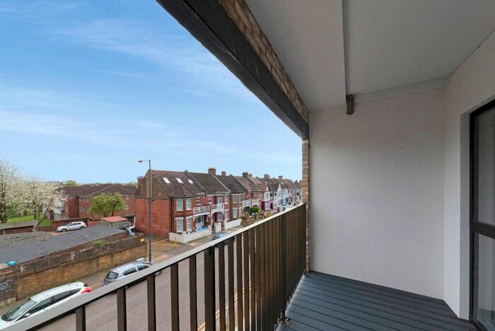 2 Bedroom Apartment To Rent In The Gladstone, Dollis Hill Avenue, London, NW2