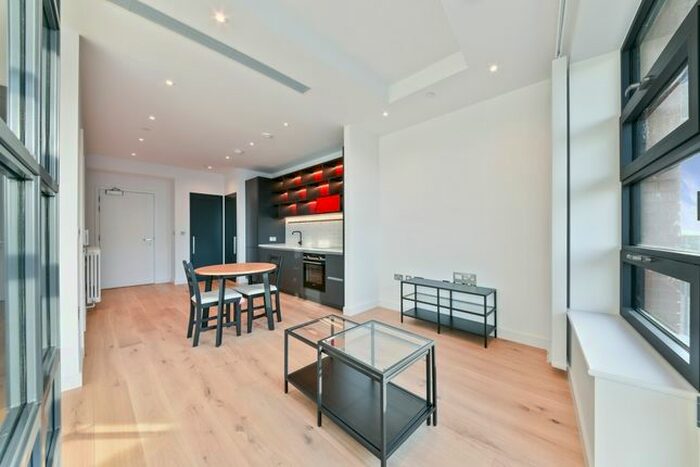 Studio To Rent In Defoe House, London City Island, Canning Town, E14