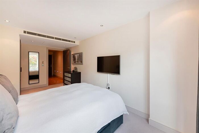 1 Bedroom Flat To Rent In Doulton House, Park Street, London, SW6