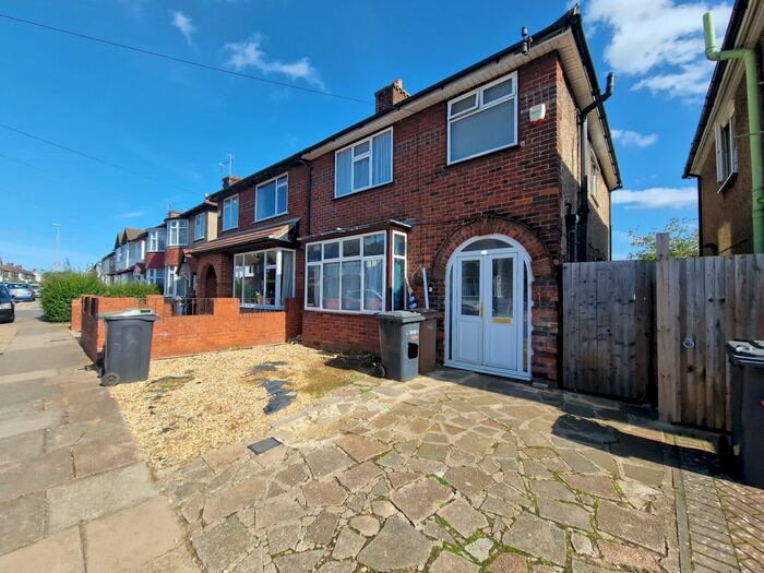 3 Bedroom Property To Rent In Richmond Hill, Luton, LU2