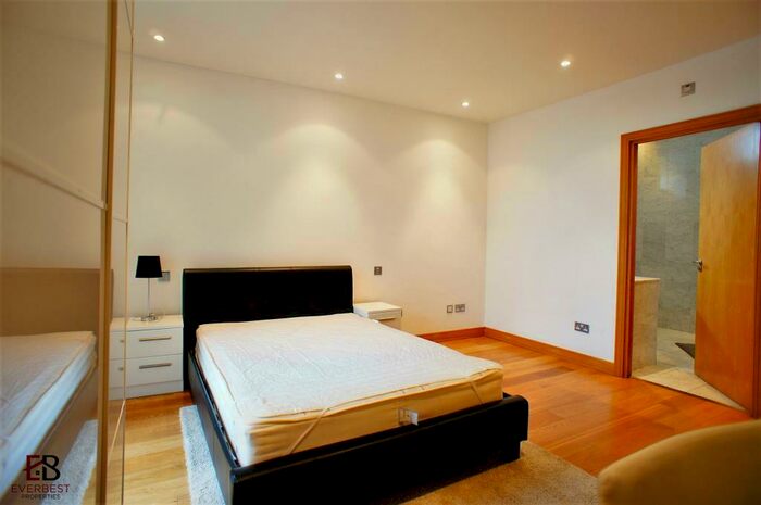 2 Bedroom Apartment To Rent In Gb Murton House, Grainger Street, Newcastle Upon Tyne, NE1
