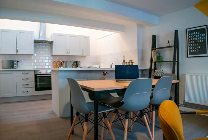 5 Bedroom Flat To Rent In Crofton Street, Manchester, M14
