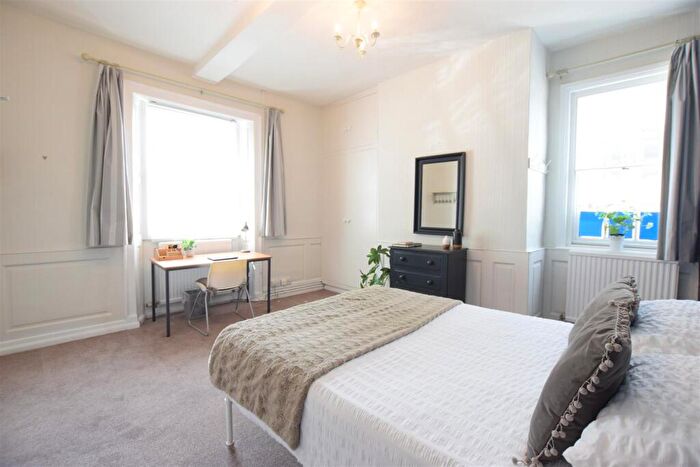 5 Bedroom Semi-Detached House To Rent In Bank Street - Student House - /, LN2