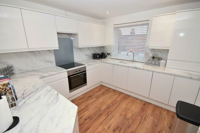 2 Bedroom Flat For Sale In Elm Tree Court, Cottingham, East Riding Of Yorkshire, HU16