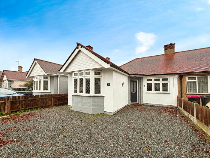 2 Bedroom Bungalow For Sale In Lyndale Avenue, Southend-on-Sea, Essex, SS2