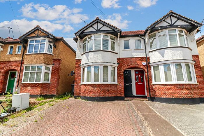 1 Bedroom Flat For Sale In West Drive, Watford, WD25