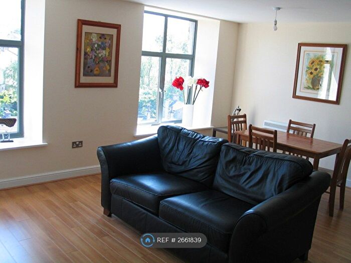 2 Bedroom Flat To Rent In Wren Nest Mill, Glossop, SK13