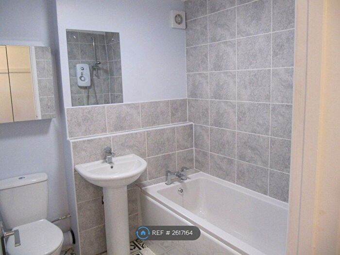 2 Bedroom Flat To Rent In Dairy Court, Crewkerne, TA18