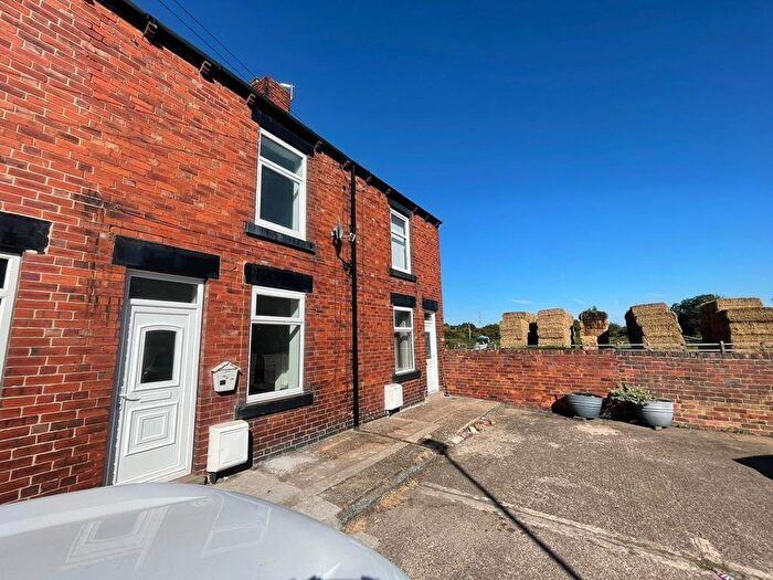 2 Bedroom House To Rent In Henry Street, Low Valley, S73