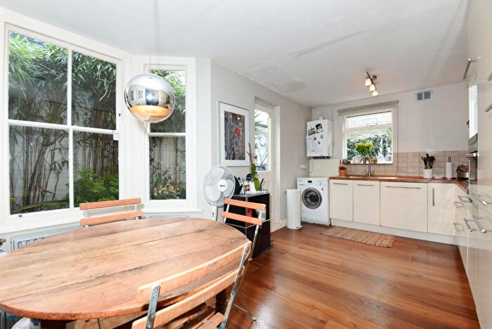 1 Bedroom Flat To Rent In Badsworth Road, Camberwell, London, SE5