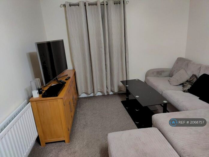 2 Bedroom Flat To Rent In Brunel Crescent, Swindon, SN2