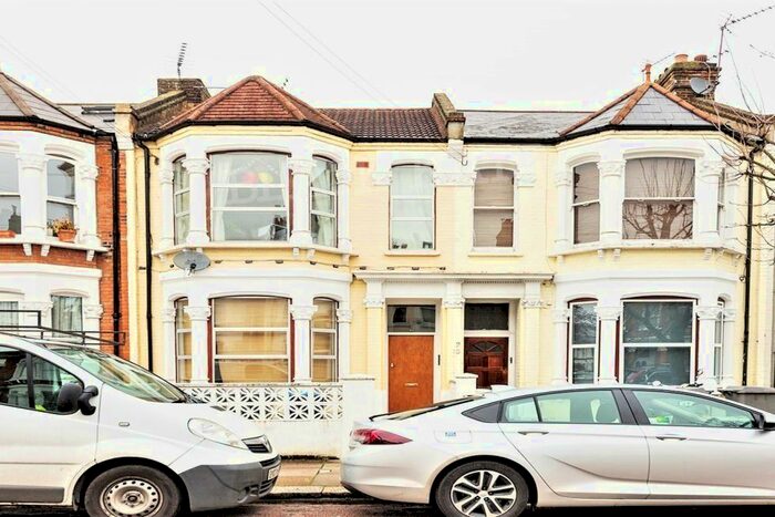 Studio To Rent In Leighton Gardens, London, NW10