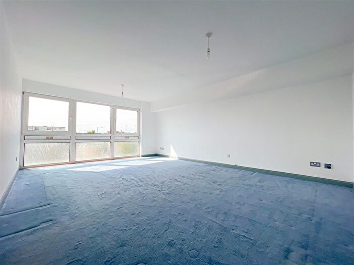 2 Bedroom Flat To Rent In London Road, Leigh-On-Sea, SS9