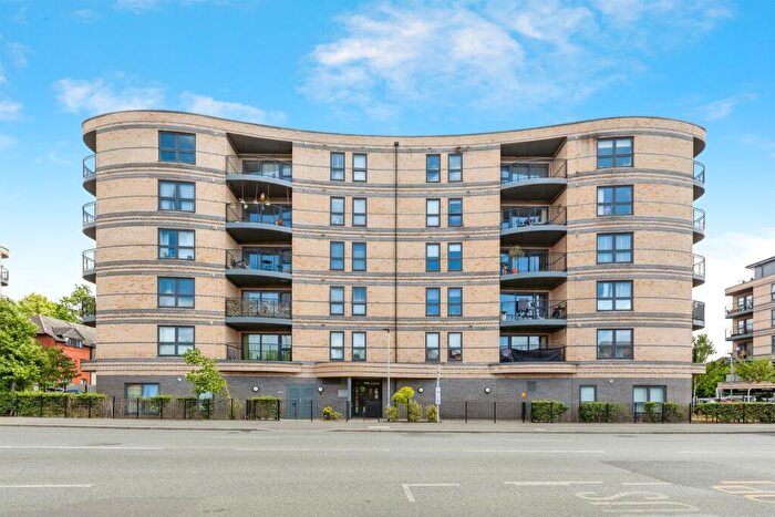 2 Bedroom Apartment For Sale In Windsor Road, Slough, SL1